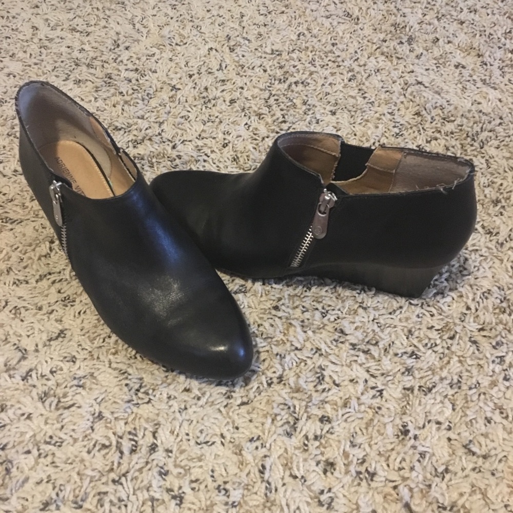 Adrienne Vittadini low cut boot with wedge